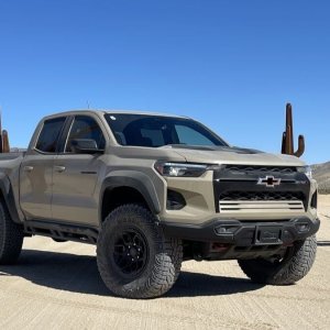 2025 Colorado ZR2 Bison - Sand Dune Metallic