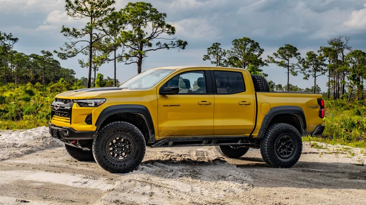 2024 Colorado ZR2 Bison - Nitro Yellow Metallic