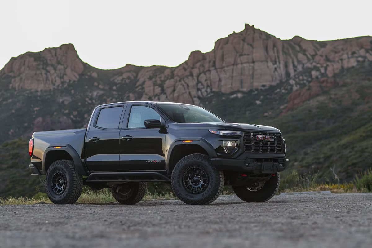 2025 GMC Canyon AT4X AEV in Black